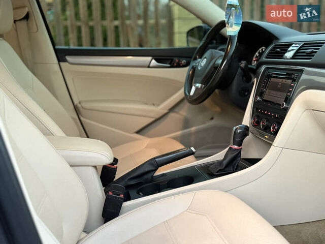 Синій Фольксваген Пассат, об'ємом двигуна 1.8 л та пробігом 215 тис. км за 9700 $, фото 8 на Automoto.ua