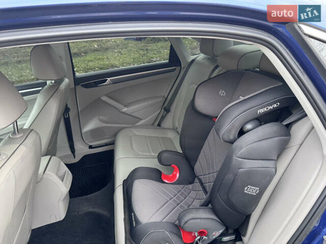 Синий Фольксваген Пассат, объемом двигателя 1.8 л и пробегом 149 тыс. км за 14200 $, фото 6 на Automoto.ua