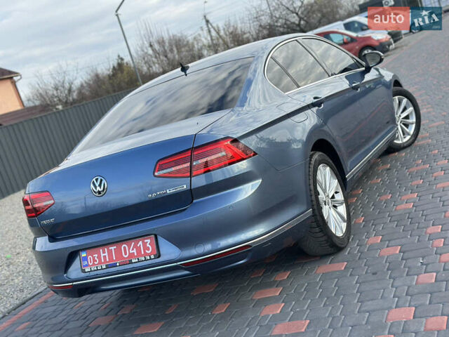 Синій Фольксваген Пассат, об'ємом двигуна 2 л та пробігом 262 тис. км за 16999 $, фото 12 на Automoto.ua