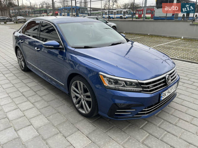 Синий Фольксваген Пассат, объемом двигателя 1.8 л и пробегом 219 тыс. км за 12900 $, фото 5 на Automoto.ua