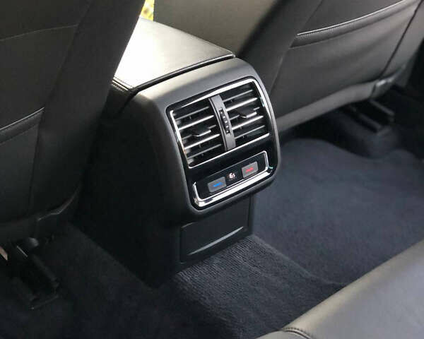 Синій Фольксваген Пассат, об'ємом двигуна 2 л та пробігом 263 тис. км за 16200 $, фото 31 на Automoto.ua