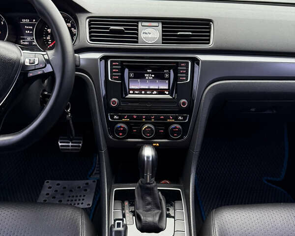 Синий Фольксваген Пассат, объемом двигателя 1.8 л и пробегом 173 тыс. км за 11000 $, фото 9 на Automoto.ua