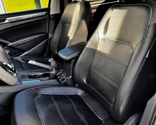 Синий Фольксваген Пассат, объемом двигателя 1.8 л и пробегом 180 тыс. км за 13300 $, фото 15 на Automoto.ua