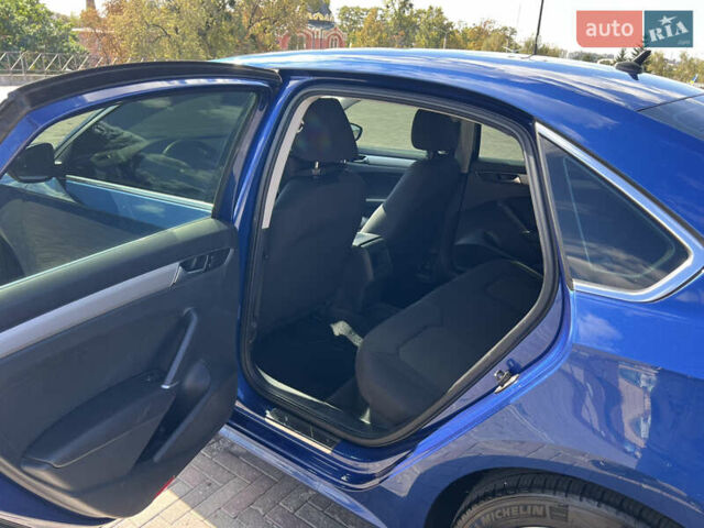 Синій Фольксваген Пассат, об'ємом двигуна 1.8 л та пробігом 120 тис. км за 15000 $, фото 5 на Automoto.ua