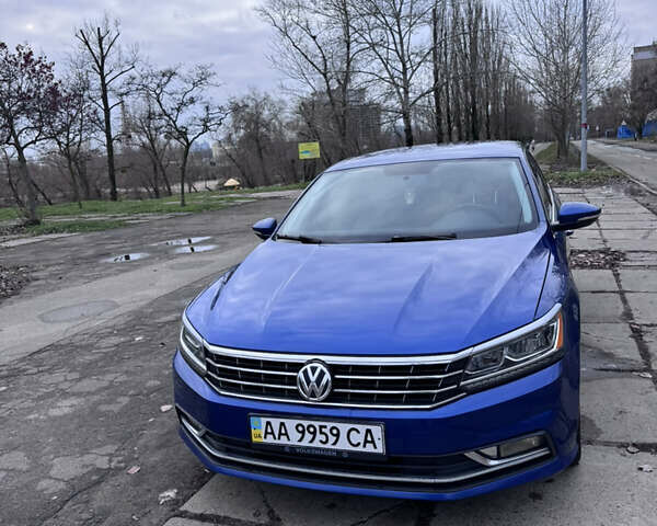 Синий Фольксваген Пассат, объемом двигателя 1.8 л и пробегом 149 тыс. км за 14200 $, фото 1 на Automoto.ua
