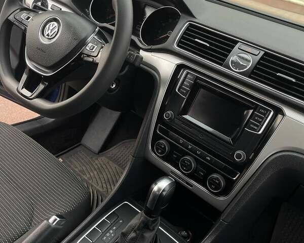 Синий Фольксваген Пассат, объемом двигателя 1.8 л и пробегом 112 тыс. км за 13000 $, фото 6 на Automoto.ua