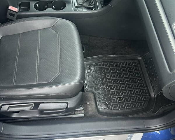 Синій Фольксваген Пассат, об'ємом двигуна 1.8 л та пробігом 270 тис. км за 11800 $, фото 21 на Automoto.ua