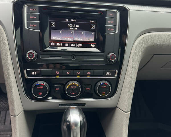 Синій Фольксваген Пассат, об'ємом двигуна 1.8 л та пробігом 98 тис. км за 12500 $, фото 11 на Automoto.ua