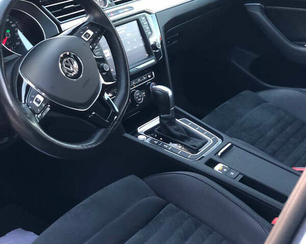 Синій Фольксваген Пассат, об'ємом двигуна 2 л та пробігом 263 тис. км за 16200 $, фото 17 на Automoto.ua