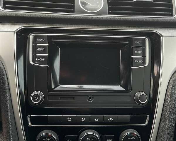 Синий Фольксваген Пассат, объемом двигателя 1.8 л и пробегом 112 тыс. км за 13000 $, фото 7 на Automoto.ua