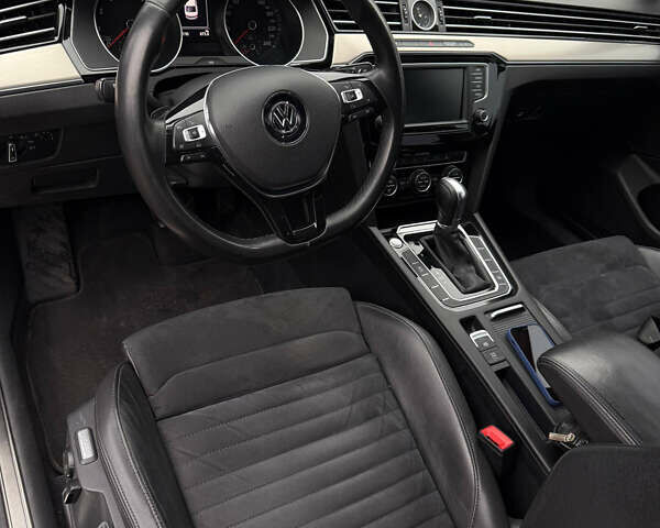 Синій Фольксваген Пассат, об'ємом двигуна 1.4 л та пробігом 257 тис. км за 15000 $, фото 7 на Automoto.ua