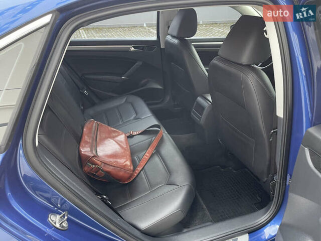 Синий Фольксваген Пассат, объемом двигателя 1.8 л и пробегом 219 тыс. км за 12900 $, фото 23 на Automoto.ua