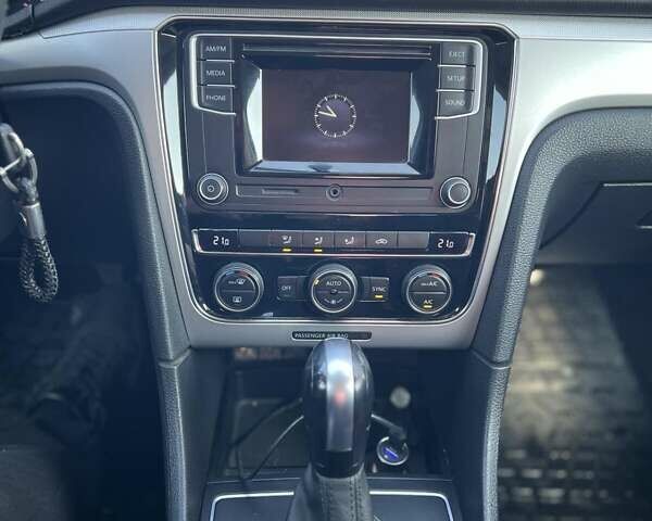 Синій Фольксваген Пассат, об'ємом двигуна 1.8 л та пробігом 180 тис. км за 11300 $, фото 12 на Automoto.ua