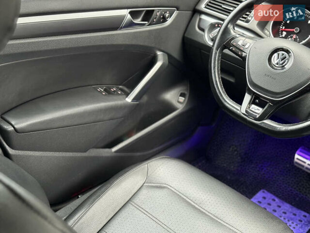 Синій Фольксваген Пассат, об'ємом двигуна 1.8 л та пробігом 179 тис. км за 12999 $, фото 35 на Automoto.ua