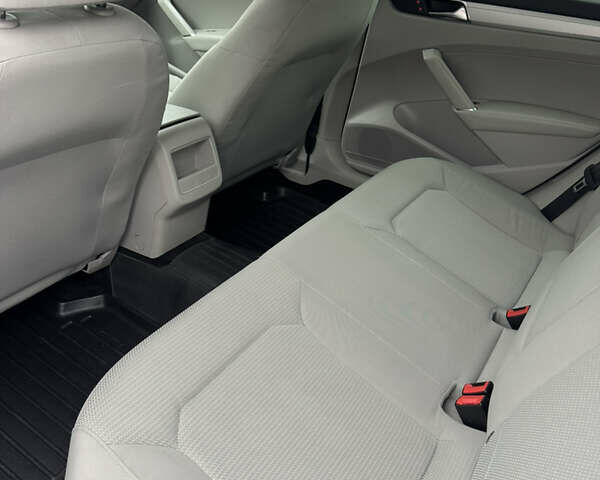 Синій Фольксваген Пассат, об'ємом двигуна 1.8 л та пробігом 98 тис. км за 12500 $, фото 20 на Automoto.ua