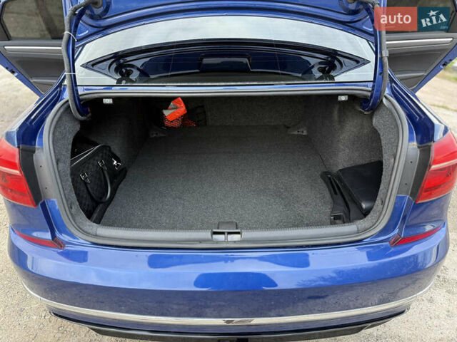 Синий Фольксваген Пассат, объемом двигателя 1.8 л и пробегом 180 тыс. км за 11500 $, фото 25 на Automoto.ua