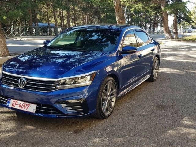 Синий Фольксваген Пассат, объемом двигателя 1.8 л и пробегом 157 тыс. км за 12999 $, фото 2 на Automoto.ua