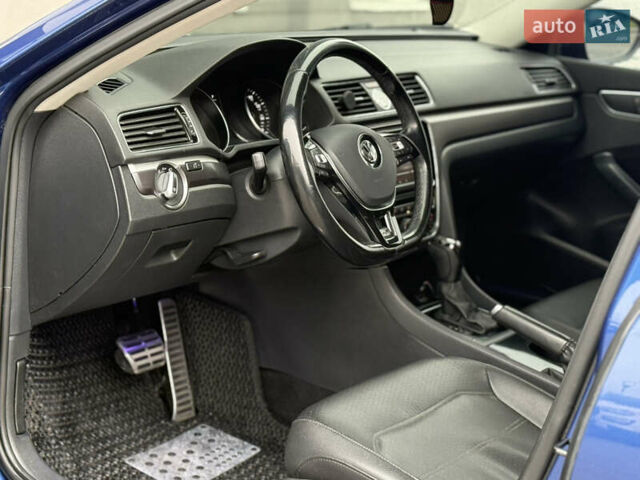 Синій Фольксваген Пассат, об'ємом двигуна 1.8 л та пробігом 179 тис. км за 12999 $, фото 29 на Automoto.ua