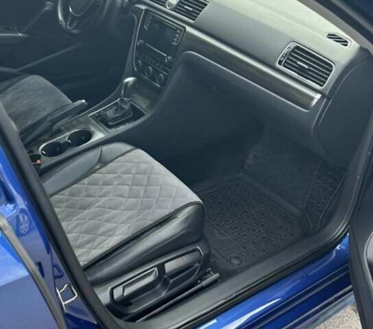 Синій Фольксваген Пассат, об'ємом двигуна 1.8 л та пробігом 130 тис. км за 14000 $, фото 7 на Automoto.ua