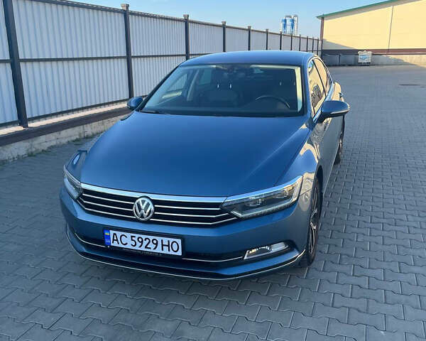 Синий Фольксваген Пассат, объемом двигателя 2 л и пробегом 220 тыс. км за 17400 $, фото 1 на Automoto.ua