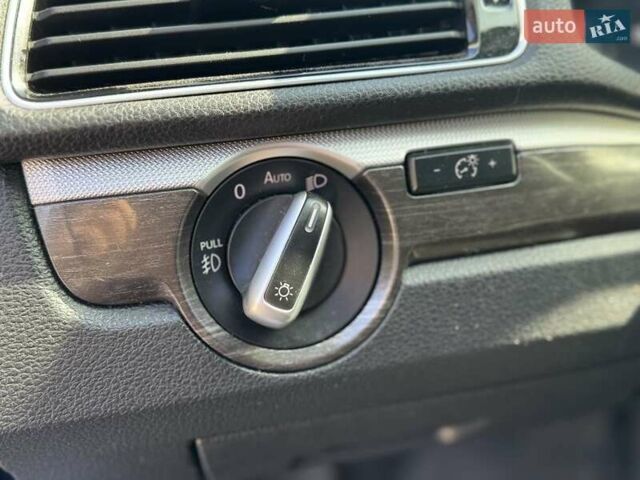 Синій Фольксваген Пассат, об'ємом двигуна 1.8 л та пробігом 208 тис. км за 11900 $, фото 5 на Automoto.ua
