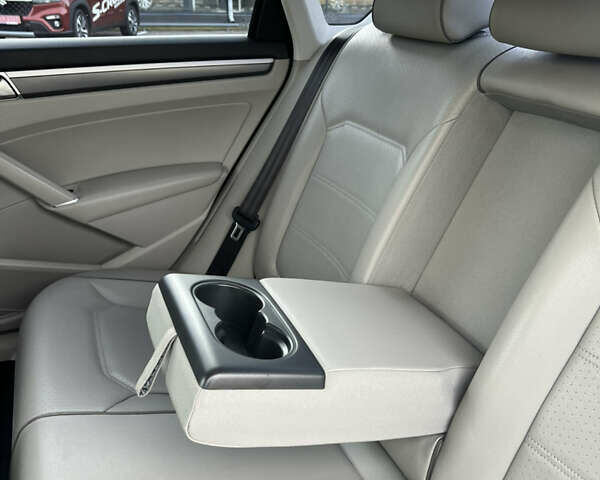 Синий Фольксваген Пассат, объемом двигателя 1.8 л и пробегом 100 тыс. км за 15200 $, фото 19 на Automoto.ua