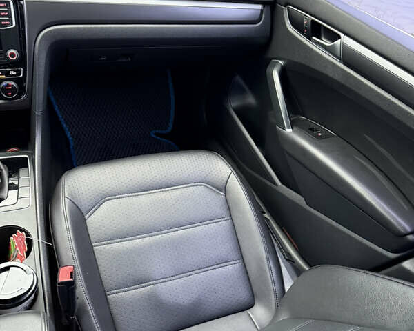 Синий Фольксваген Пассат, объемом двигателя 1.8 л и пробегом 173 тыс. км за 11000 $, фото 10 на Automoto.ua