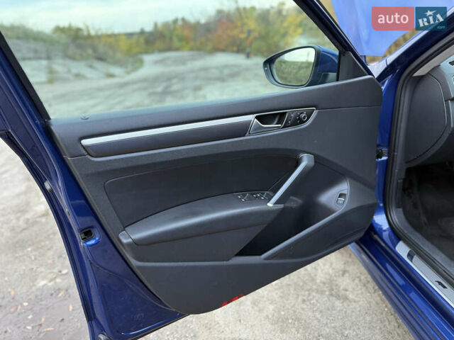 Синий Фольксваген Пассат, объемом двигателя 1.8 л и пробегом 180 тыс. км за 11500 $, фото 31 на Automoto.ua