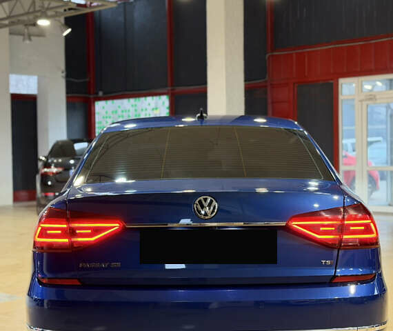 Синій Фольксваген Пассат, об'ємом двигуна 1.78 л та пробігом 159 тис. км за 11500 $, фото 6 на Automoto.ua