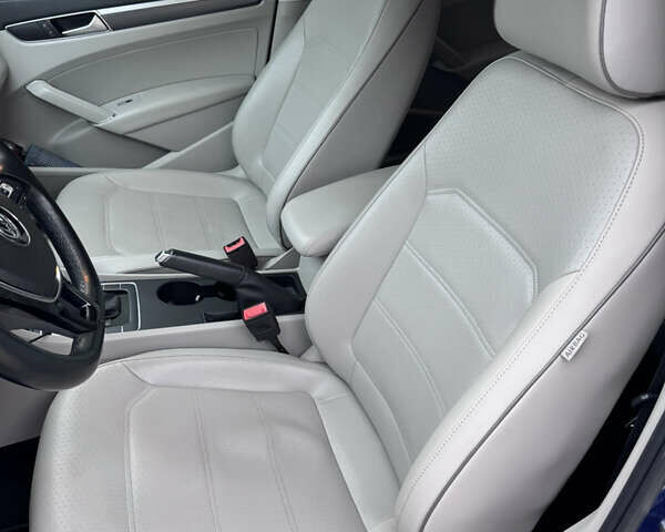 Синий Фольксваген Пассат, объемом двигателя 1.8 л и пробегом 149 тыс. км за 14200 $, фото 5 на Automoto.ua