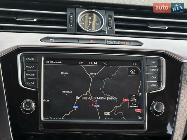 Синій Фольксваген Пассат, об'ємом двигуна 2 л та пробігом 262 тис. км за 16999 $, фото 24 на Automoto.ua