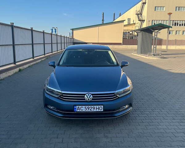 Синий Фольксваген Пассат, объемом двигателя 2 л и пробегом 220 тыс. км за 17400 $, фото 2 на Automoto.ua