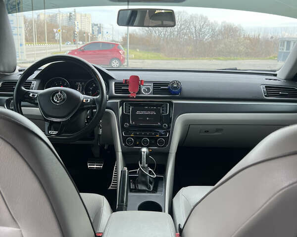 Синий Фольксваген Пассат, объемом двигателя 1.8 л и пробегом 100 тыс. км за 15200 $, фото 17 на Automoto.ua