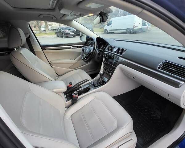 Синий Фольксваген Пассат, объемом двигателя 1.8 л и пробегом 256 тыс. км за 11499 $, фото 13 на Automoto.ua