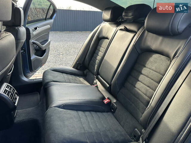 Синій Фольксваген Пассат, об'ємом двигуна 2 л та пробігом 262 тис. км за 16999 $, фото 18 на Automoto.ua