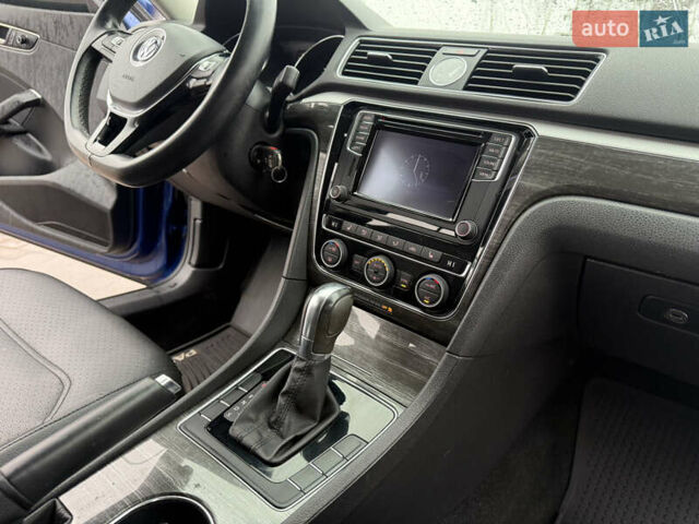 Синий Фольксваген Пассат, объемом двигателя 1.8 л и пробегом 197 тыс. км за 12599 $, фото 30 на Automoto.ua