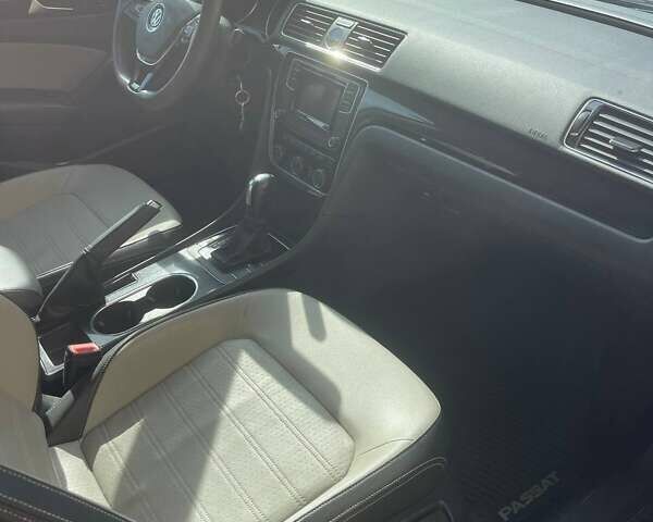 Фольксваген Пассат 2016 в Киеве на Automoto.ua Синий Фольксваген Пассат, объемом двигателя 1.8 л и пробегом 123 тыс. км за 11400 $, фото 6 на Automoto.ua