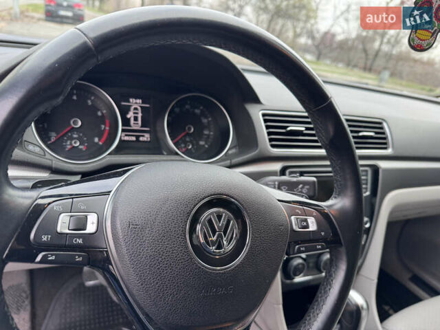 Синий Фольксваген Пассат, объемом двигателя 1.8 л и пробегом 149 тыс. км за 14200 $, фото 8 на Automoto.ua