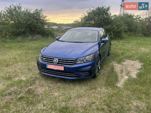 Синій Фольксваген Пассат, об'ємом двигуна 1.8 л та пробігом 270 тис. км за 11800 $, фото 1 на Automoto.ua