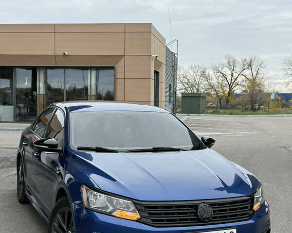 Синий Фольксваген Пассат, объемом двигателя 1.8 л и пробегом 276 тыс. км за 10999 $, фото 1 на Automoto.ua