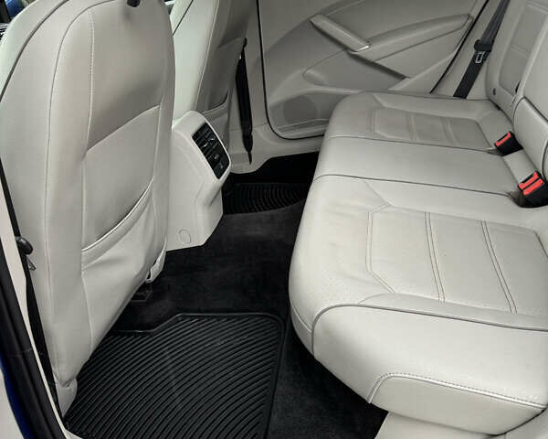 Синий Фольксваген Пассат, объемом двигателя 1.8 л и пробегом 160 тыс. км за 12950 $, фото 44 на Automoto.ua