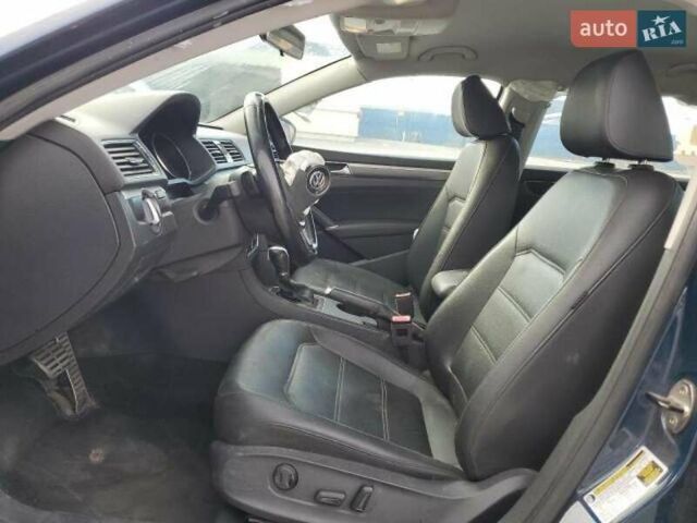 Синий Фольксваген Пассат, объемом двигателя 2 л и пробегом 143 тыс. км за 7900 $, фото 5 на Automoto.ua