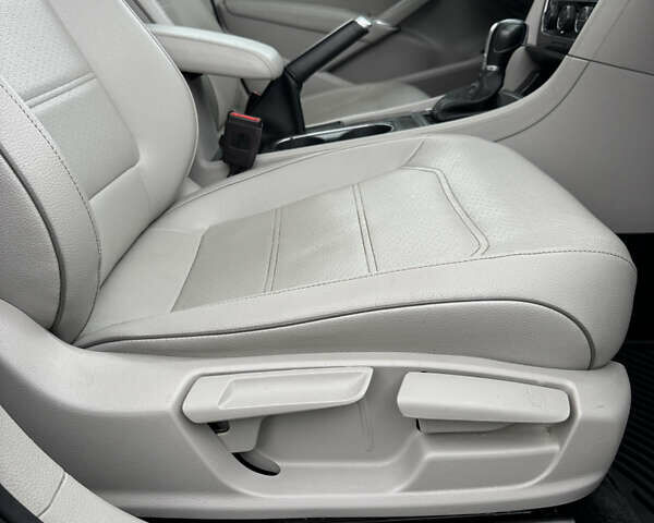 Синий Фольксваген Пассат, объемом двигателя 1.8 л и пробегом 160 тыс. км за 12950 $, фото 59 на Automoto.ua