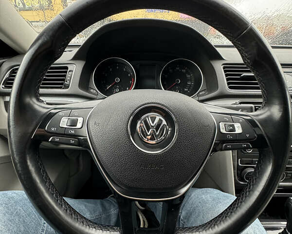 Синий Фольксваген Пассат, объемом двигателя 1.8 л и пробегом 160 тыс. км за 12950 $, фото 71 на Automoto.ua