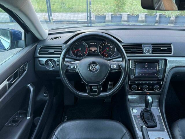 Синий Фольксваген Пассат, объемом двигателя 1.8 л и пробегом 246 тыс. км за 13900 $, фото 10 на Automoto.ua