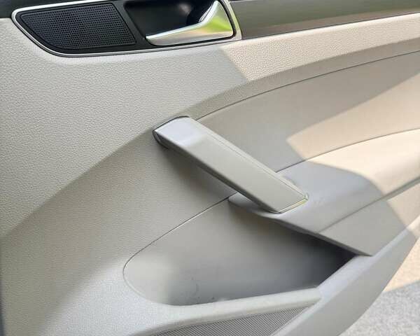 Фольксваген Пассат 2017 в Борисполе на Automoto.ua Синий Фольксваген Пассат, объемом двигателя 1.98 л и пробегом 169 тыс. км за 14900 $, фото 19 на Automoto.ua