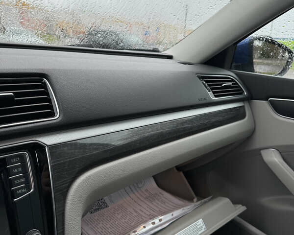 Синий Фольксваген Пассат, объемом двигателя 1.8 л и пробегом 160 тыс. км за 12950 $, фото 76 на Automoto.ua