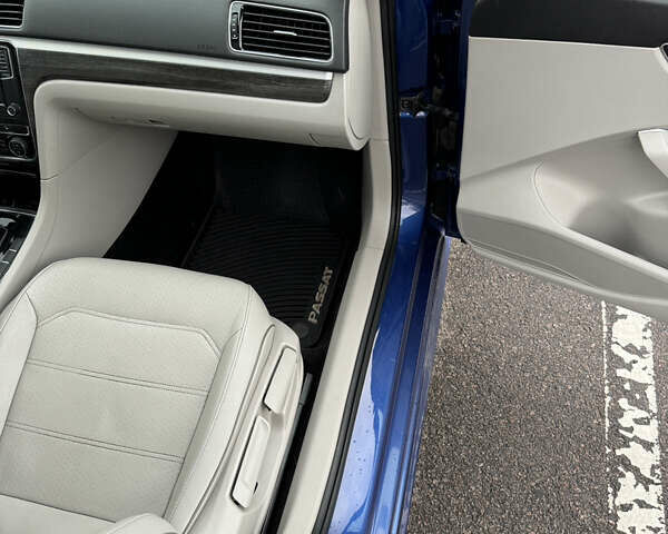 Синий Фольксваген Пассат, объемом двигателя 1.8 л и пробегом 160 тыс. км за 12950 $, фото 56 на Automoto.ua