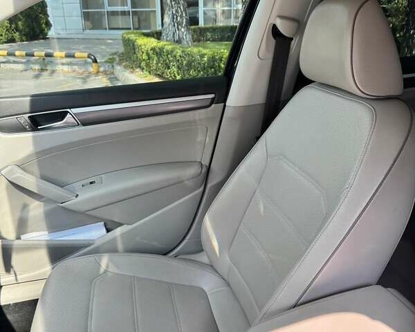 Фольксваген Пассат 2017 в Борисполе на Automoto.ua Синий Фольксваген Пассат, объемом двигателя 1.98 л и пробегом 169 тыс. км за 14900 $, фото 14 на Automoto.ua