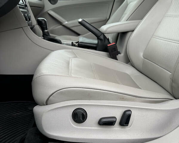 Синий Фольксваген Пассат, объемом двигателя 1.8 л и пробегом 160 тыс. км за 12950 $, фото 38 на Automoto.ua